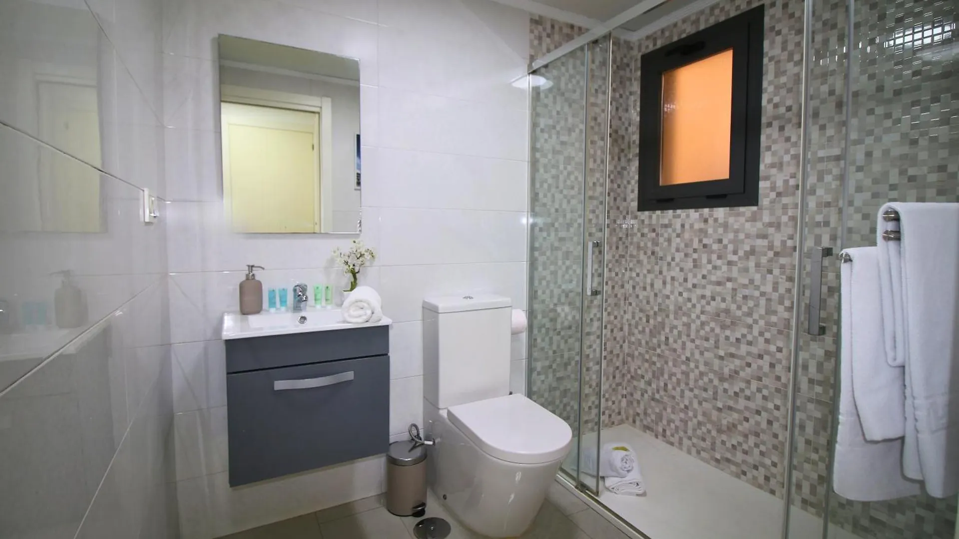 Beautiful Apartment With Pool And Gardens Torre Del Mar Spain